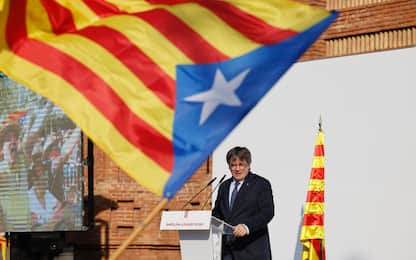 Puigdemont lascia la Spagna: "Sono a Waterloo dopo giorni difficili"