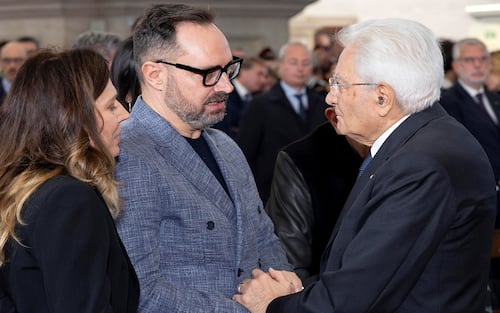 Padova - Il Presidente della Repubblica Sergio Mattarella con i famigliari del Brigadiere capo Valerio Daprà, del Carabiniere scelto Davide Bernardello e del Luogotenente Marco Piffari, oggi 17 ottobre 2025.
(Foto di Paolo Giandotti - Ufficio Stampa per la Stampa e la Comunicazione della Presidenza della Repubblica)