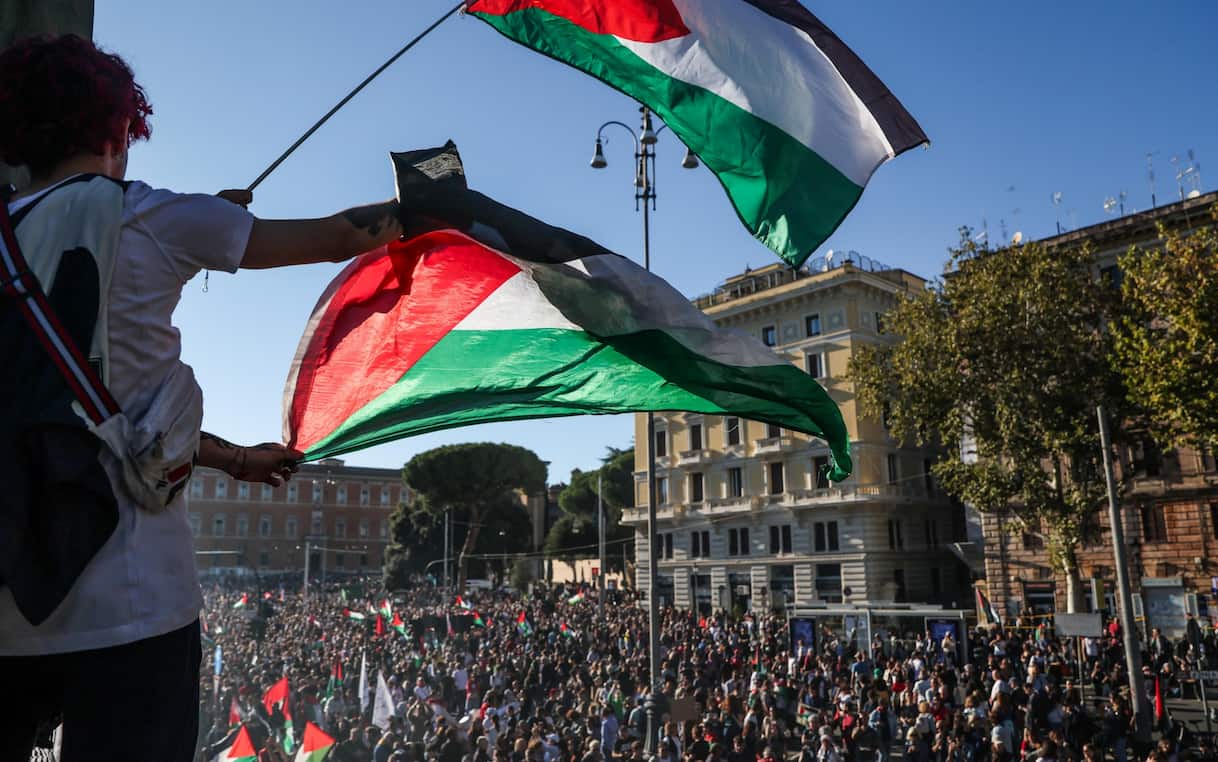 Roma, centinaia di migliaia in piazza a manifestazione pro Gaza: "Stop al genocidio". LIVE
