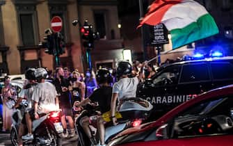 Tifosi dell'Italia esultano