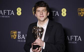 epa11901640 Jesse Eisenberg who accepted Kieran Culkin's Best Supporting Actor award on his behalf for 'A Real Pain' poses in the press room during the BAFTA Film Awards at the Royal Festival Hall in London, Britain, 16 February 2025. The ceremony is hosted by the British Academy of Film and Television Arts (BAFTA).  EPA/TOLGA AKMEN