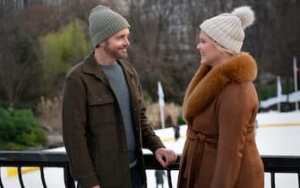 Kinda Pregnant. (L to R) Will Forte as Josh and Amy Schumer as Lainy in Kinda Pregnant. Cr. Scott Yamano/Netflix © 2024.