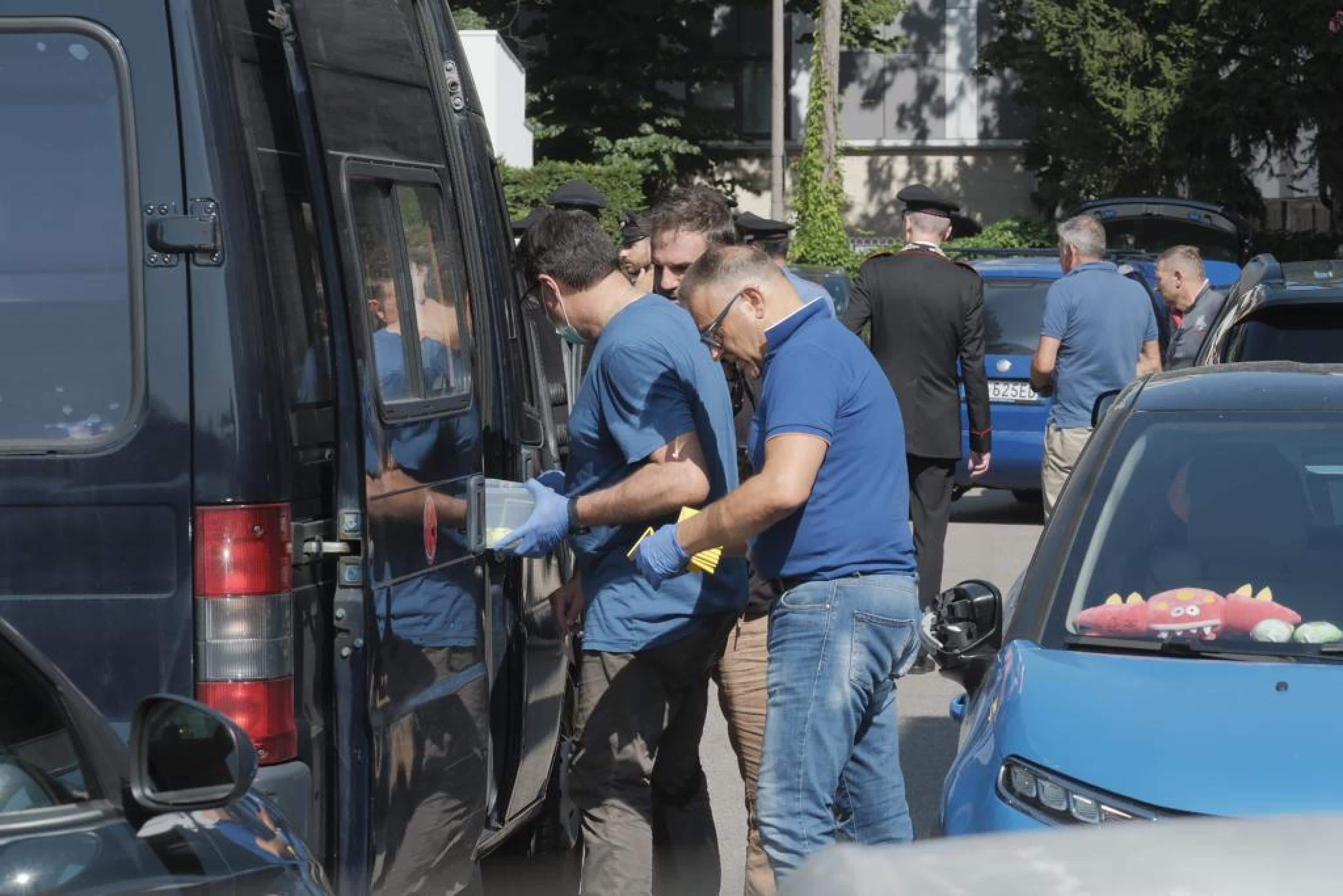 Padova, i rilievi delle forze dell'ordine dopo che un Carabiniere ha sparato a un uomo che aveva investito il collega, durante un controllo anti stalking