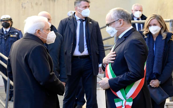 Rome Mayor Roberto Gualtieri welcomes  Italian President Sergio Mattarella (L) at President of the European Parliament, David Sassoli burning chamber  in Campidoglio,  Rome, Italy, 13 January  2022. Late David Sassoli will lie in state at the Rome city hall ahead of the state funeral on 14 January. European Parliament President David Sassoli has died at the age of 65 early morning on 11 January in Aviano, Italy where he was hospitalized, his spokesman announced. 
ANSA/Claudio Peri