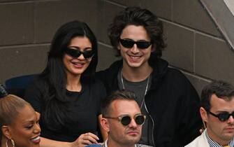 05_timothee_chalamet_kylie_jenner_bacio_ipa - 1