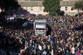 Il corteo dell'associazione 'Non una di meno'  contro la violenza sulle donne, Roma, 25 Novembre 2023. ANSA/MASSIMO PERCOSSI