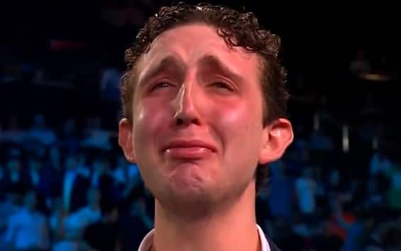 https://static.sky.it/editorialimages/0b22f84687ed65cdd6e55725cebcd2f17a381706/skysport/it/nba/video/2025/06/26/nba-draft-danny-wolf-fratello-lacrime-video/wolf.jpg?im=Resize,width=565