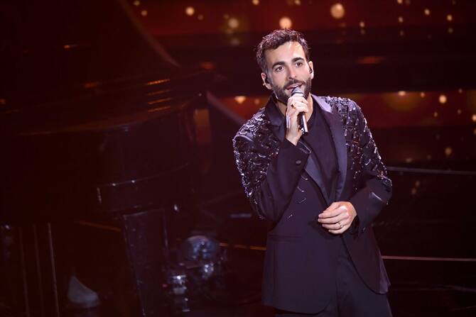 Marco Mengoni a Sanremo 2023 con la canzone Due vite, la sua