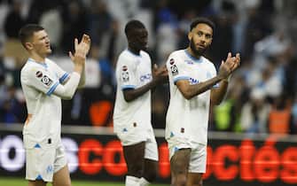 epa11253941 Pierre-Emerick Aubameyang (R) of Olympique Marseille and teammates after losing the French Ligue 1 soccer match between Olympique Marseille and Paris Saint-Germain, in Marseille, France, 31 March 2024.  EPA/Guillaume Horcajuelo