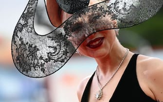 lady-gaga-venezia-red-carpet-gioielli-getty - 1