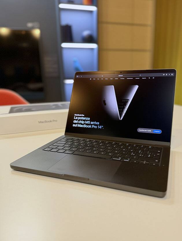 MacBook Pro 14 pollici con processore M5 2025: caratteristiche
