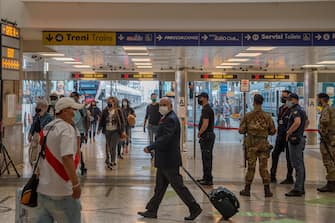 Milano. Stazione Centrale riapertura delle Regioni partenze in treno Fase 3