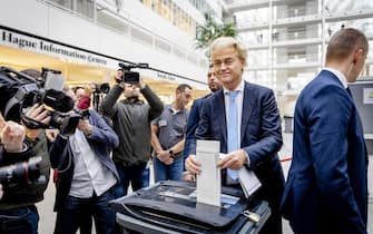 epa10988975 Party for Freedom (PVV)  leader Geert Wilders (2-R) casts his vote in the House of Representatives elections at a polling station in The Hague, The Netherlands, 22 November 2023. Dutch voters are heading to the polls on 22 November to elect the members of the House of Representatives and a new prime minister, after Netherlands' longest-serving prime minister, Mark Rutte's cabinet collapsed in July.  EPA/REMKO DE WAAL
