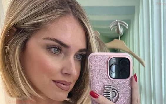 Chiara Ferragni riceve critiche dalla follower di 11 anni per la foto nuda su Instagram I Sky TG24