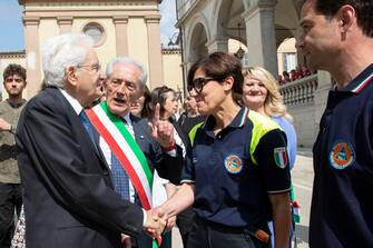 Il presidente della Repubblica Sergio Mattarella incontra la cittadinanza di Modigliana (Forlì-Cesena) in occasione della visita nelle zone dell'Emilia-Romagna colpite dall'alluvione, 30 maggio 2023. 
ANSA/ FRANCESCO AMMENDOLA -  UFFICIO STAMPA PER LA STAMPA E LA COMUNICAZIONE DELLA PRESIDENZA DELLA REPUBBLICA 
++HO - NO SALES EDITORIAL USE ONLY++ NPK++