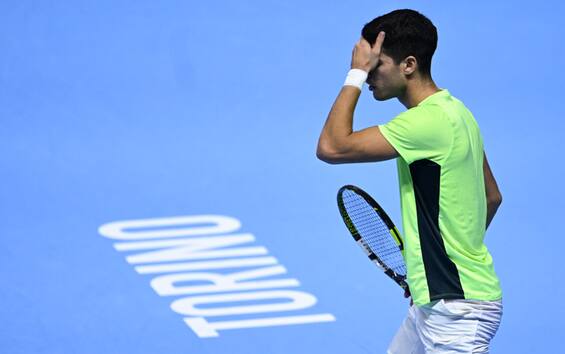 Zverev batte Alcaraz 6-7, 6-3, 6-4 alle ATP Finals 2023. HIGHLIGHTS