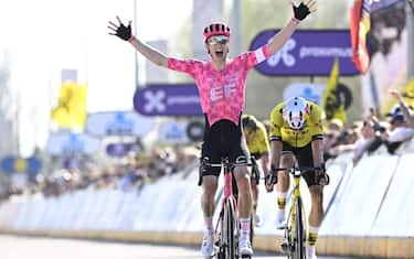DWARS DOOR VLAANDEREN (2 aprile)