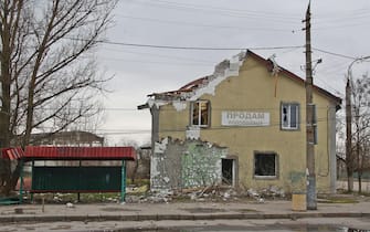 Un quartiere di Kherson dopo il bombardamento con i missili Grad, 10 Marzo 2023. ANSA/CARLO ORLANDI