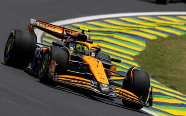 epa11696737 British driver of the McLaren team Lando Norris participates in the practice session ahead of the 2024 Sao Paulo Grand Prix at the Interlagos Circuit in Sao Paulo, Brazil, 01 November 2024. The 2024 Formula One Grand Prix of Sao Paulo is held at the Autodromo Jose Carlos Pace race track in Sao Paulo on 03 November.  EPA/ISAAC FONTANA
