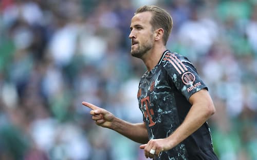 epa11617535 Harry Kane of Munich celebrates after scoring 0-3 goal during the German Bundesliga soccer match between SV Werder Bremen and FC Bayern Munich in Bremen, Germany, 21 September 2024.  EPA/CHRISTOPHER NEUNDORF CONDITIONS - ATTENTION: The DFL regulations prohibit any use of photographs as image sequences and/or quasi-video.