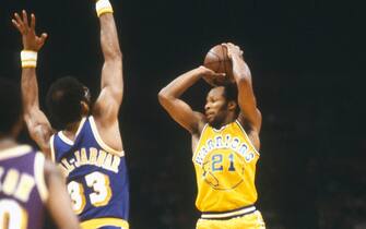 OAKLAND, CA - CIRCA 1980:  World B. Free #21 of the Golden State Warriors looks to pass the ball over the top of Kareem Abdul-Jabbar #33 of the Los Angeles Lakers during an NBA basketball game circa 1980 at the Oakland-Alameda County Coliseum in Oakland California. Free played for the Warriors from 1980-82. (Photo by Focus on Sport/Getty Images) 