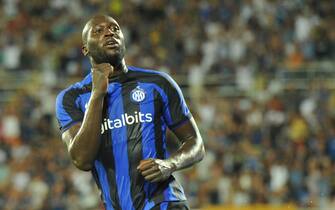 Romelu Lukaku of Inter celebrating after scoring a goal during the Pre-season Friendly match between FC Internazionale (Inter) and Villarreal Club de Fútbol, at Giovanni Cornacchia Stadium (Stadio Adriatico) on August 6, 2022 in Pescara, Italy. (Photo by Lorenzo Di Cola/NurPhoto)