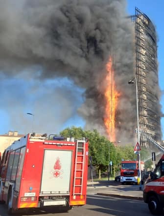 incendio milano oggi