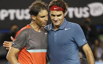 epa04039378 Rafael Nadal (L) and Roger Federer (R) of Switzerland after their semifinal match of the Australian Open Grand Slam tennis tournament in Melbourne, Australia, 24 January 2014.  EPA/MADE NAGI