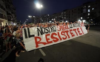 Fiaccolata a Scampia per le vittime del crollo alla vela celeste.