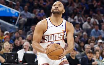 SAN FRANCISCO, CALIFORNIA - FEBRUARY 10: Eric Gordon #23 of the Phoenix Suns looks to shoot the ball in the first quarter against the Golden State Warriors at Chase Center on February 10, 2024 in San Francisco, California. NOTE TO USER: User expressly acknowledges and agrees that, by downloading and or using this photograph, User is consenting to the terms and conditions of the Getty Images License Agreement. (Photo by Lachlan Cunningham/Getty Images)