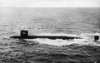 Nuclear-powered submarine the 'USS Thresher' steers through the sea, early 1960s. The sub sank in April of 1963, killing the entire crew. (Photo by Pictorial Parade/Getty Images)
