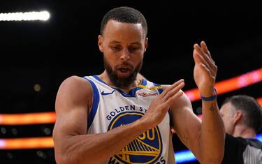 CURRY IN VERSIONE JORDAN: ALTRI 37 PUNTI