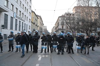 Manifestazione corteo degli anarchici internazionali in solidarietà ad Alfredo Cospito e contro il 41 bis, Torino 04 marzo 2023. ANSA/Alessandro Di Marco