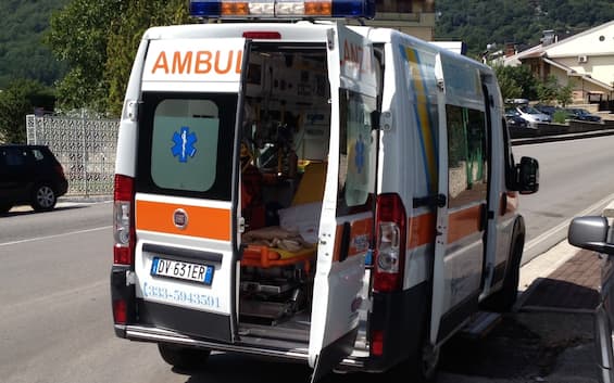 bari si ferma per soccorrere una motociclista travolta e uccisa da un suv