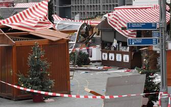 A trail of destruction can be seen at the Christmas market at Breitscheidplatz in Berlin, Germany, 20 December 2016. According to police, at least 12 people have been reportedly killed and at least 48 injured when a lorry crashed into a local Christmas market in the evening of 19 December 2016. German police suspect the incident may have been a deliberate attack. Photo: Rainer Jensen/dpa