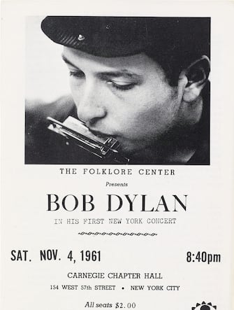 Nella foto distribuita dall'ufficio stampa il 2 maggio 2013 un foglio con il programma del primo concerto del musicista americano Bob Dylan al centro per il Folklore del Greenwich Village a New York il 4 novembre 1961, messa all'asta da Christiés il prossimo 26 giugno 2013 a Londra. Secondo Christiés, il raro documento viene valutato fra le 25-35 mila sterline. 
ANSA/UFFICIO STAMPA CHRISTIE'S IMAGES LIMI
+++EDITORIAL USE ONLY - NO SALES+++	
