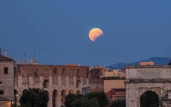 L'eclissi parziale di Luna vista da Roma, 16 luglio 2019.  WWW.VIRTUALTELESCOPE.EU