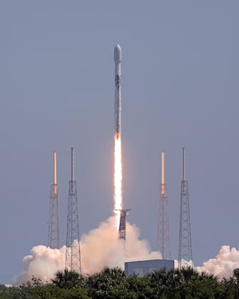 The European Space Agency's (ESA) Euclid space telescope launches on a SpaceX Falcon 9 rocket from Kennedy Space Center in Cape Canaveral, Florida on July 1, 2023. Euclid blasted off Saturday on the first-ever mission aiming to shed light on two of the universe's greatest mysteries: dark energy and dark matter. (Photo by Gregg Newton / AFP)