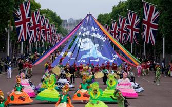 Performers parade during the Platinum Pageant in London on June 5, 2022 as part of Queen Elizabeth II's platinum jubilee celebrations. - The curtain comes down on four days of momentous nationwide celebrations to honour Queen Elizabeth II's historic Platinum Jubilee with a day-long pageant lauding the 96-year-old monarch's record seven decades on the throne. (Photo by Frank Augstein / POOL / AFP) (Photo by FRANK AUGSTEIN/POOL/AFP via Getty Images)