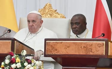 Pope Francis (L) and the President of South Sudan Salva Kiir (R) attend meeting with authorities, leaders of civil society and the diplomatic corps, in the garden of the Presidential Palace in Juba, South Sudan, on February 3, 2023. - Pope Francis landed in Juba, in the first visit to South Sudan by a pope since the predominantly Christian nation gained independence from Muslim-majority Sudan in 2011 after decades of bloody struggle. (Photo by Tiziana FABI / AFP) (Photo by TIZIANA FABI/AFP via Getty Images)