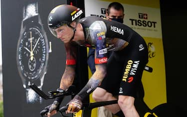 epa10046571 Belgian rider Nathan Van Hooydonck of Team Jumbo-Visma in action at the start of the first stage of the Tour de France 2022 cycling race, an individual time trial over 13.2km in Copenhagen, Denmark, 01 July 2022.  EPA/Bo Amstrup  DENMARK OUT