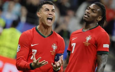 epa11451025 Cristiano Ronaldo (L) of Portugal reacts during the UEFA EURO 2024 Round of 16 soccer match between Portugal and Slovenia, in Frankfurt Main, Germany, 01 July 2024.  EPA/RONALD WITTEK