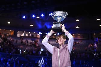 epa11110615 Jannik Sinner of Italy lifts the Norman Brookes Challenge Cup following his win in the Men s Singles final against Daniil Medvedev of Russia on Day 15 of the Australian Open tennis tournament in Melbourne, Australia, 28 January 2024.  EPA/JOEL CARRETT AUSTRALIA AND NEW ZEALAND OUT