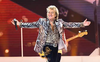 epa11400851 British singer Rod Stewart performs on stage at the Royal Arena in Copenhagen, Denmark, 09 June 2024, during his One Last Time concert.  EPA/Torben Christensen  DENMARK OUT