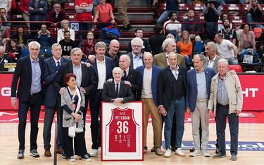 Dan Peterson nell'Hall of Fame della Fiba