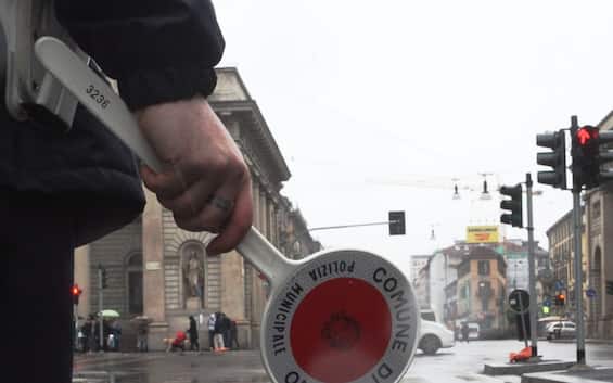 roma studente lascia biglietto ai vigili scusate per il parcheggio ho la maturit224