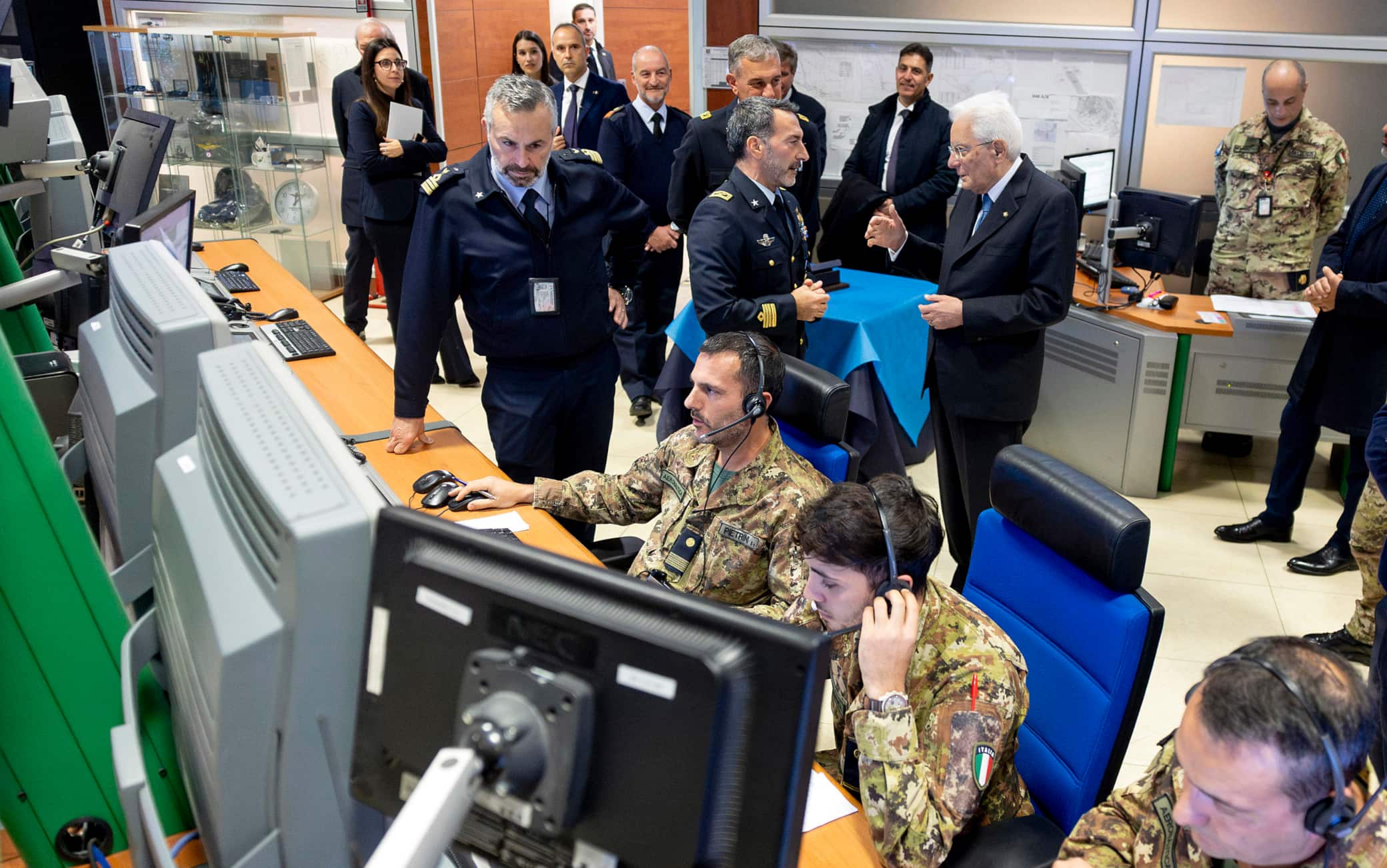 Il presidente della Repubblica, Sergio Mattarella, visita il Centro Radar Acc (Area control center) di Enav a Ciampino, 11 novembre 2025.
ANSA/UFFICIO STAMPA QUIRINALE/PAOLO GIANDOTTI
+++FOTO DIFFUSA DALL'UFFICIO STAMPA - USARE SOLO PER ILLUSTRARE OGGI LA NOTIZIA INDICATA NEL TITOLO - NON ARCHIVIARE - NON VENDERE - NON USARE PER FINI NON GIORNALISTICI - NPK+++