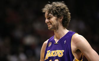 EAST RUTHERFORD, NJ - FEBRUARY 05:  Pau Gasol #16 of the Los Angeles Lakers plays against the New Jersey Nets at the Izod Center on February 5, 2008 in East Rutherford, New Jersey. The Lakers defeated the Nets 105-90. NOTE TO USER: User expressly acknowledges and agrees that, by downloading and or using this Photograph, user is consenting to the terms and conditions of the Getty Images License Agreement  (Photo by Chris Trotman/Getty Images)