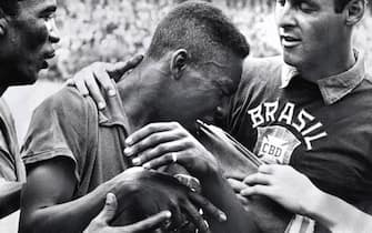 "English: FIFA World Cup 1958. Final between Sweden and Brazil. The match ended 2-5. From the left Didi, Pelé and Gylmar. Svenska: VM 1958. Final mellan Sverige och Brasilien. Matchen slutade 2-5. Från vänster Didi, Pelé och Gylmar.; 29 June 1958; Aftonbladet; Aftonbladet; "