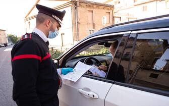 Coronavirus, controlli dei Carabinieri dopo le prime aperture de